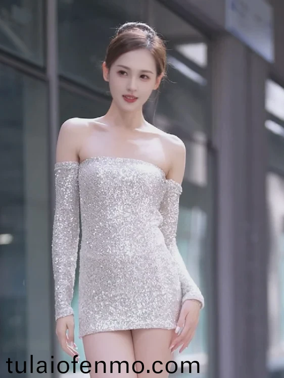 亚洲性人人天天夜夜摸